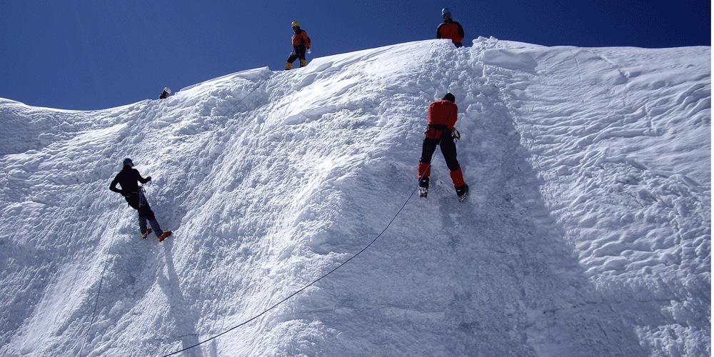 peak climbing in nepal
