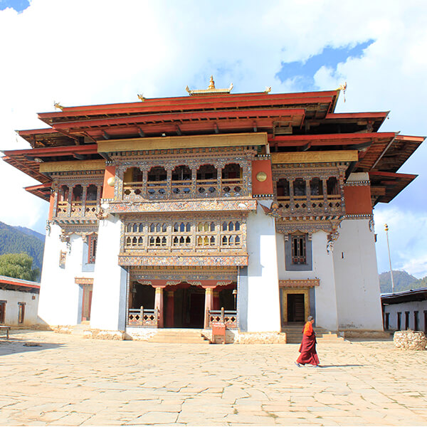 trekking and hiking in bhutan